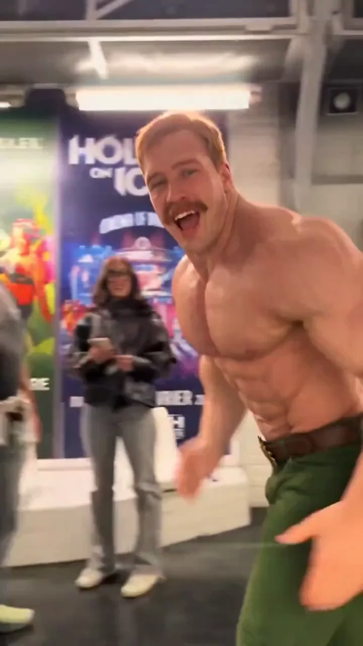 Escanor source video at sixteen seconds showing a three-quarter turn and changed expression on the metro platform